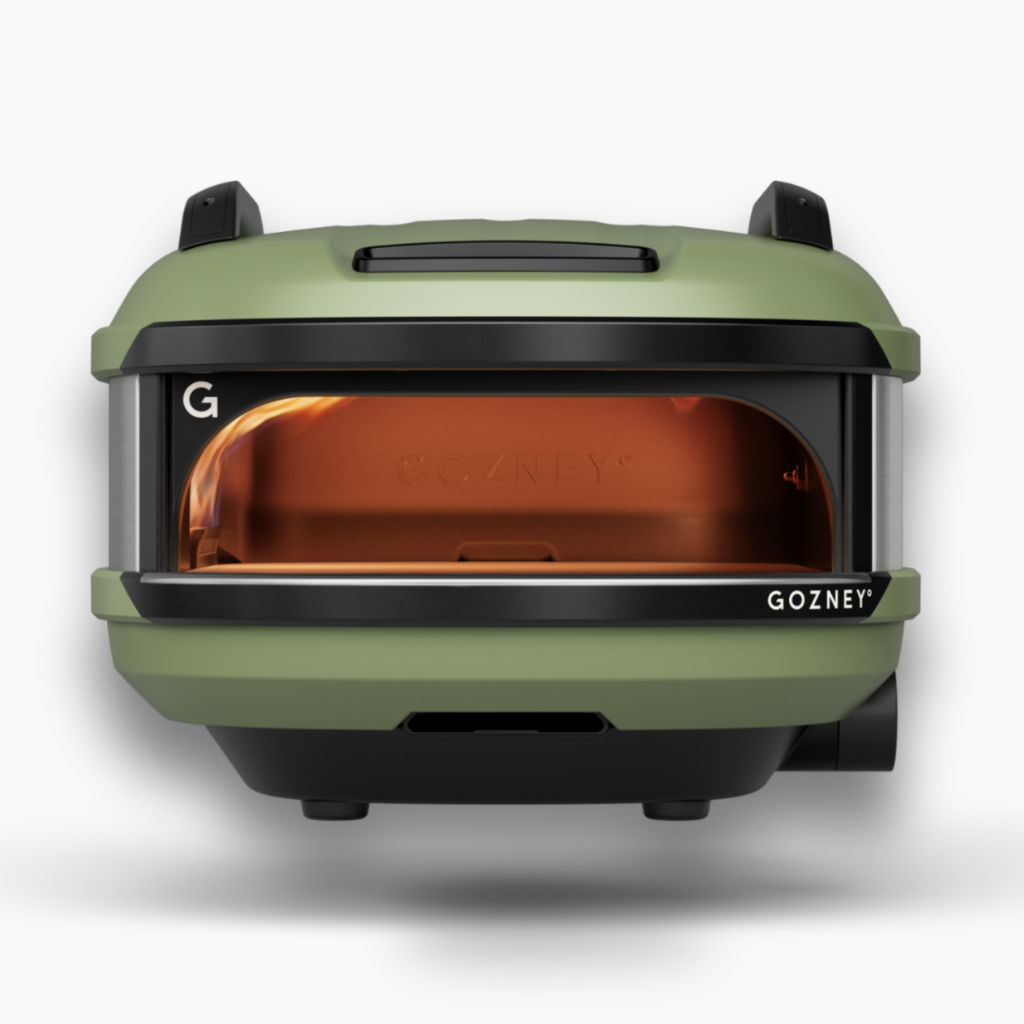 Gozney Tread Pizzaofen in Olivgrün mit offener Backkammer in Frontansicht