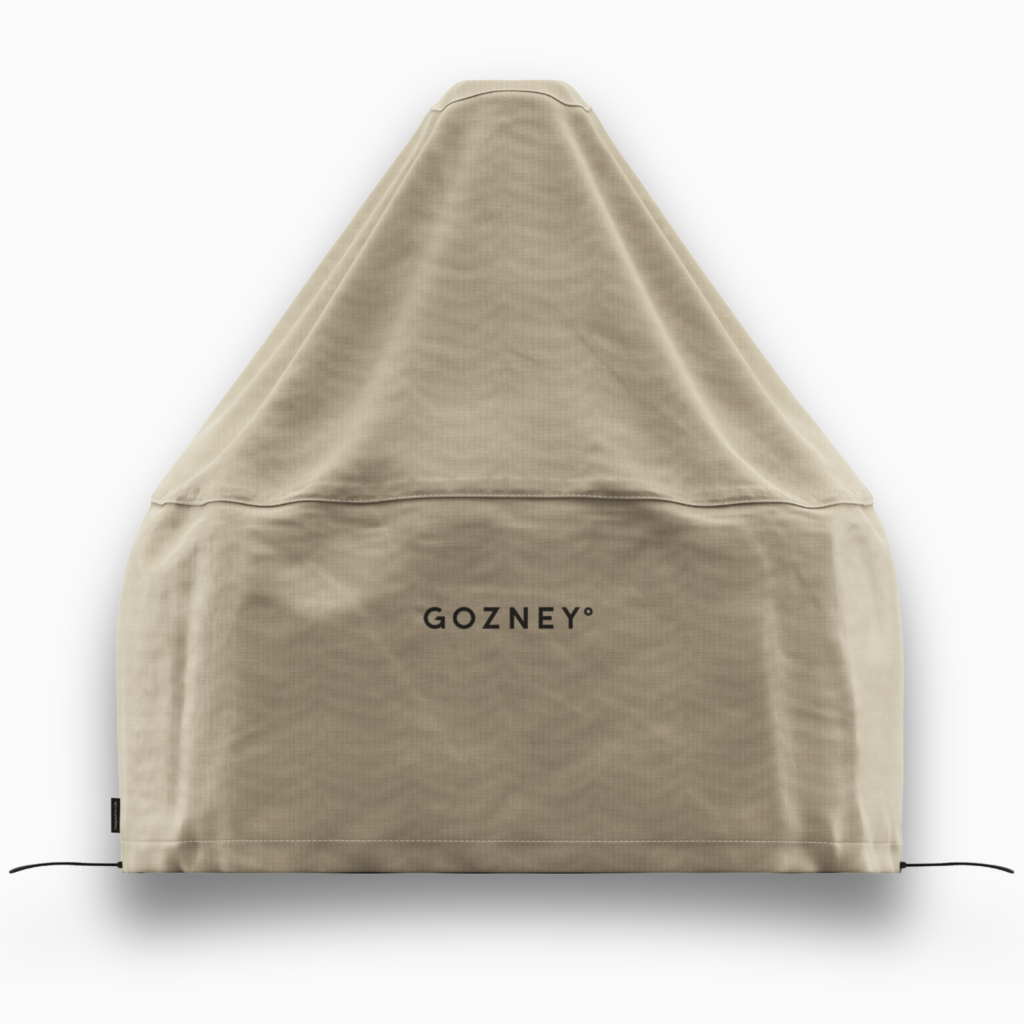 Gozney Dome XL Abdeckhaube in Beige mit Gozney Logo, freigestellt auf weißem Hintergrund