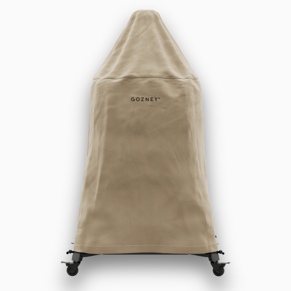 Gozney Dome Abdeckhaube Lang in Beige mit Gozney Logo, auf fahrbarem Untergestell, freigestellt auf weißem Hintergrund