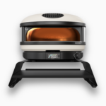 Gozney Arc und Arc XL Pizzaofen mit Booster – Frontansicht des gasbetriebenen Outdoor-Pizzaofens mit Temperatur