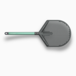 Gozney Pro Pizzaschieber Größe M mit perforierter Fläche freigestellt auf weißem Hintergrund