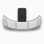 Seitliche Ansicht der Gozney Tread Frontablage aus Edelstahl für den Pizzaofen