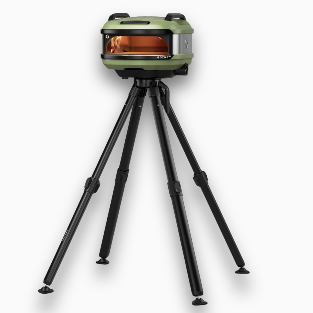 Gozney Tread Venture Pizzaofen auf Venture Gestell mit Dreibein-Stativ