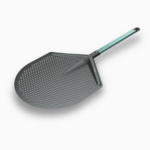 Perforierter Gozney Pro Pizzaschieber mit langem Griff freigestellt vor weißem Hintergrund